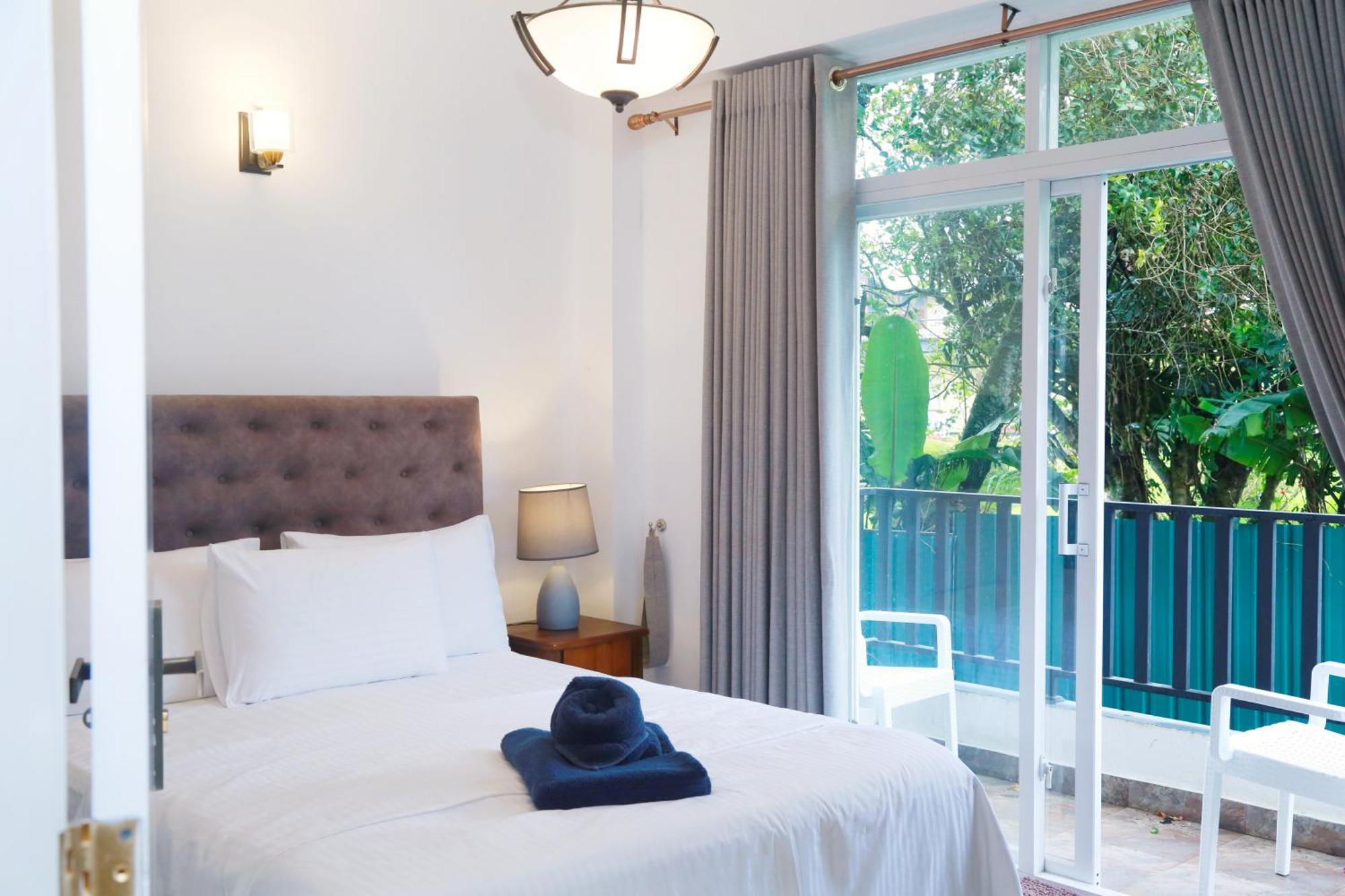 Ajymth Luxury - Lakeview Residencies - F24